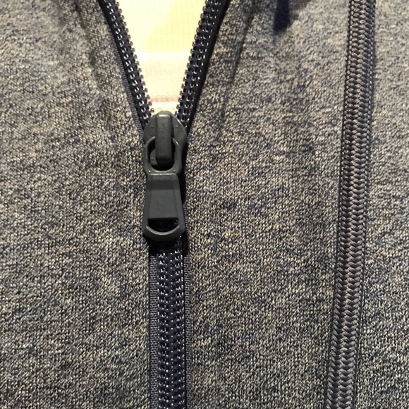 Lacoste Hoodie - Picture 5 of 8